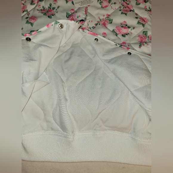 Oversized White Quilted Pink Rose Bomber Jacket in size Large Cottage Gardengirl - Picture 8 of 8